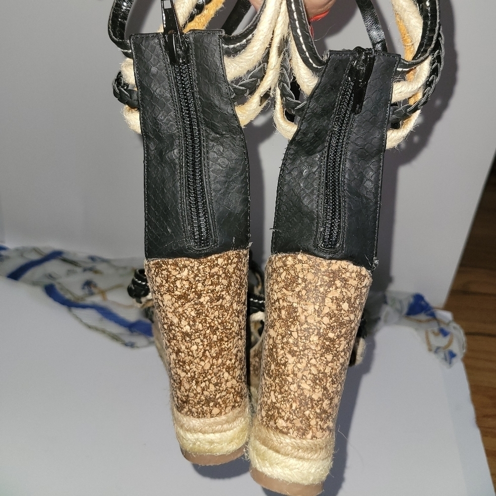 Nwot Wedge sandals - Picture 6 of 6